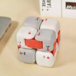 اسپینر مکعبی شیائومی - Xiaomi ZJPS03IQI Cube Rotating Finger Bricks Smart Building Blocks Toy - بازی روز